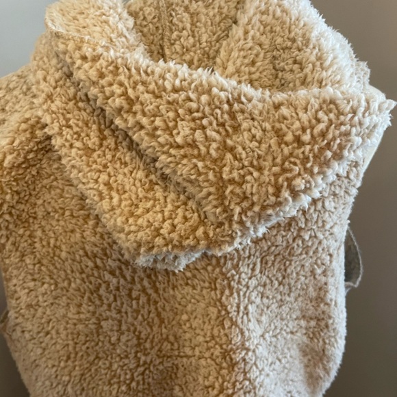 Love Tree Cream Hooded Sherpa Vest - Picture 3 of 3